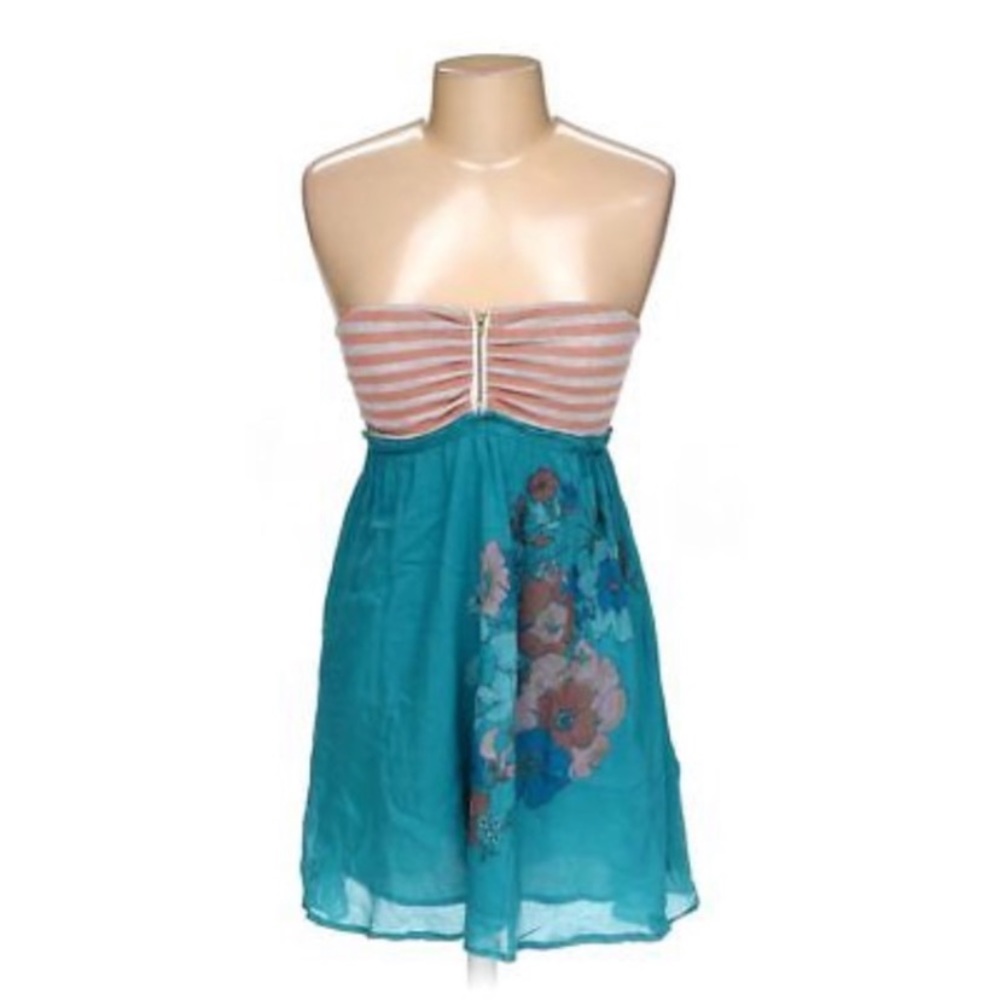 Scrapbook Strapless dress 💰